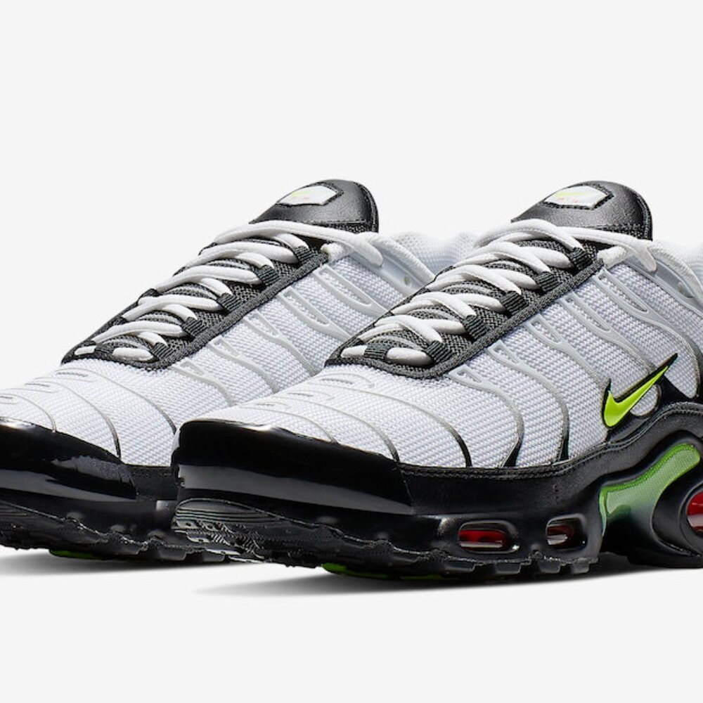 NIKE Air Max Plus SE, White / Volt-Black (Size 12.0)